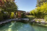 Exklusiver Bungalow in Sonnenlage mit Schwimmteich